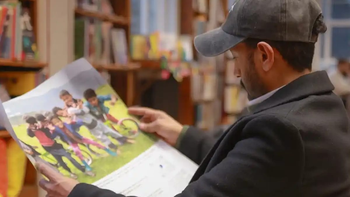 الفنان اليمني فؤاد الجعدي يدشّن أول معرض له في بريطانيا حول حقوق الإنسان