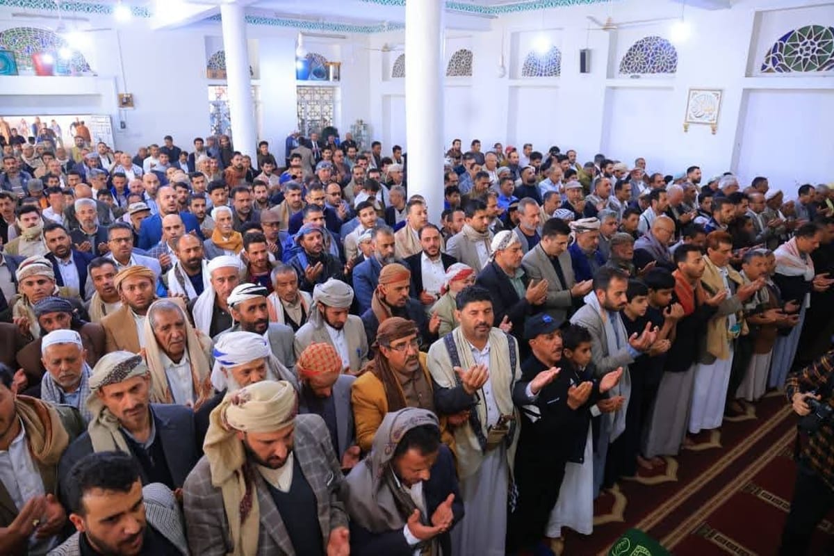 تشييع مهيب لجثمان “قيثارة” الإعلام الرياضي علي العصري في صنعاء