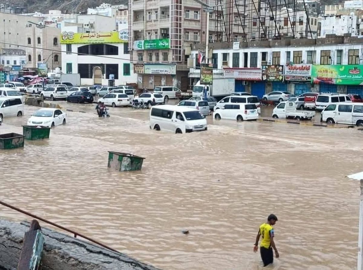 سيول حضرموت.. أضرار واسعة في البنية التحتية وشوارع تتحول إلى برك مائية 