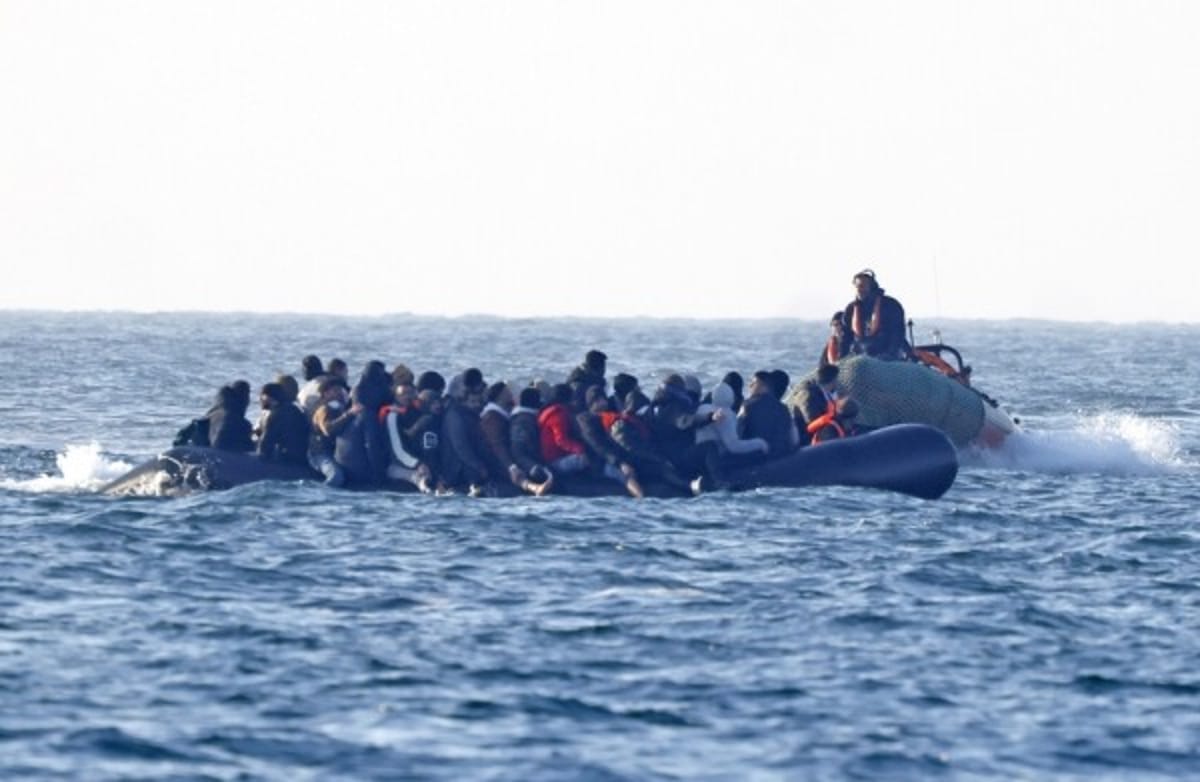 مصرع 6 مهاجرين أفارقة غرقا ونجاة 60 آخرين قبالة سواحل شبوة