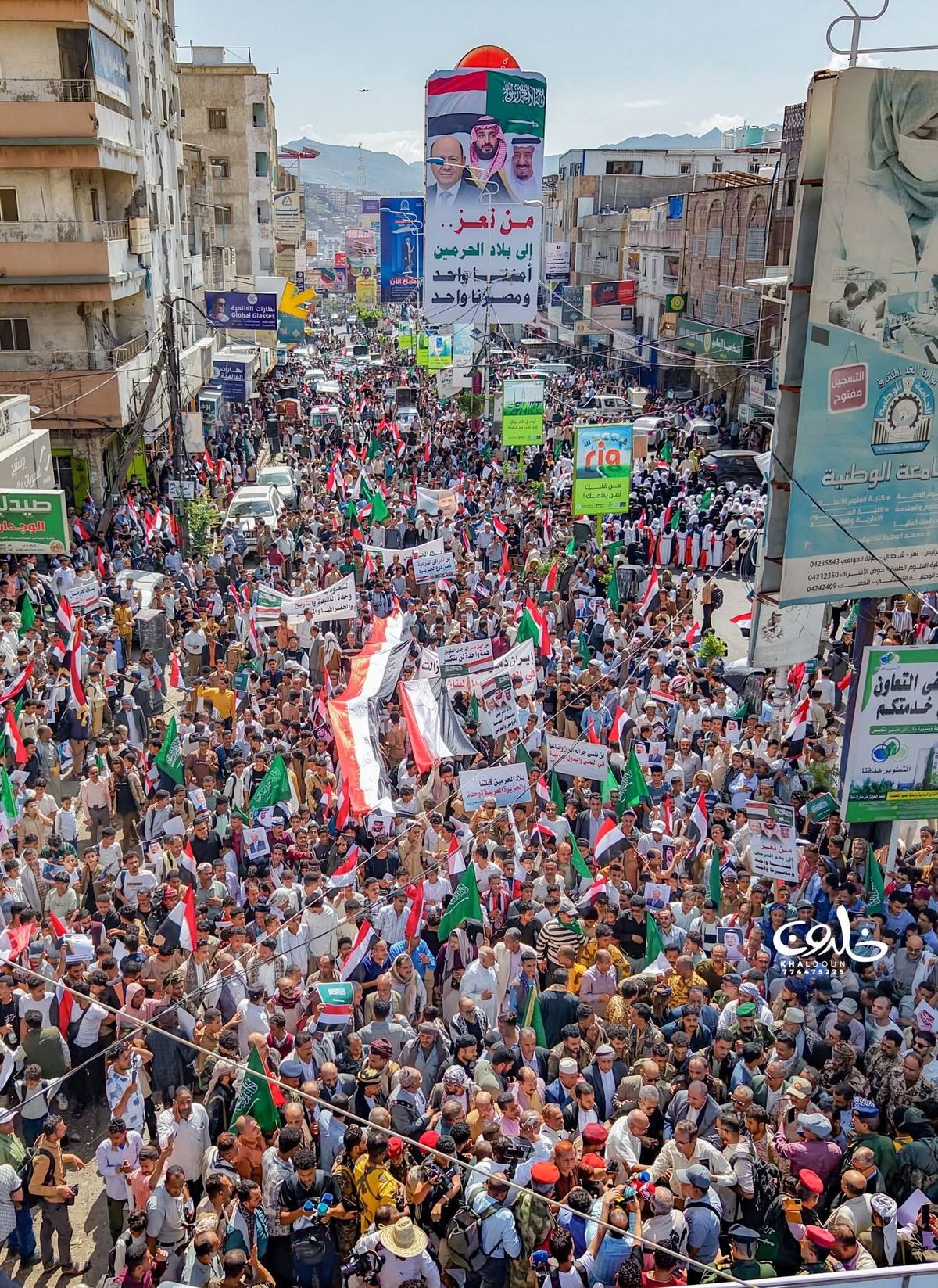 مظاهرة حاشدة في تعز تنديدا بالهجمات الإيرانية على السعودية ودول عربية