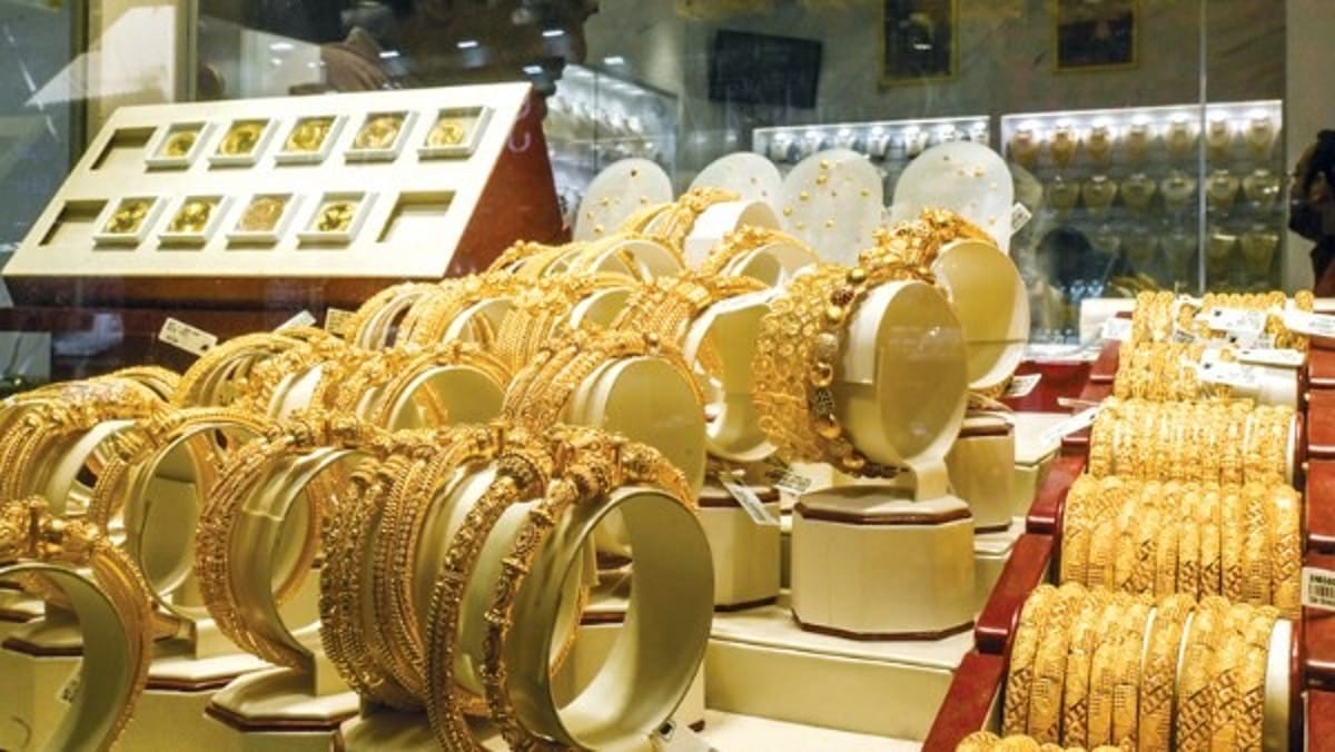 أسعار الذهب ترتفع في صنعاء وعدن اليوم الثلاثاء 