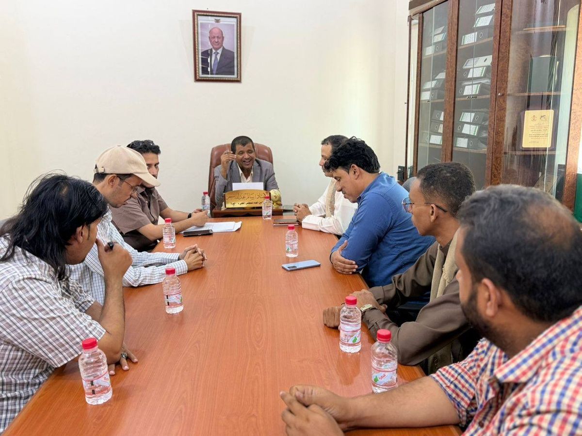 أمين عام المهرة يؤكد التوجه نحو التحول الرقمي ويشيد بدور إدارة المعلومات