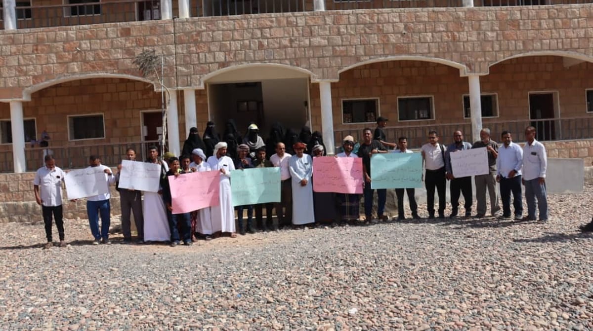 سقطرى..منتسبو كلية التربية يبدأون إضرابا جزئيا للمطالبة بتحسين أوضاعهم 