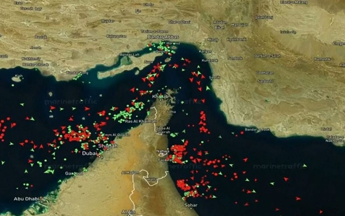 إيران تعلن إعادة إغلاق مضيق هرمز بعد يوم من فتحه