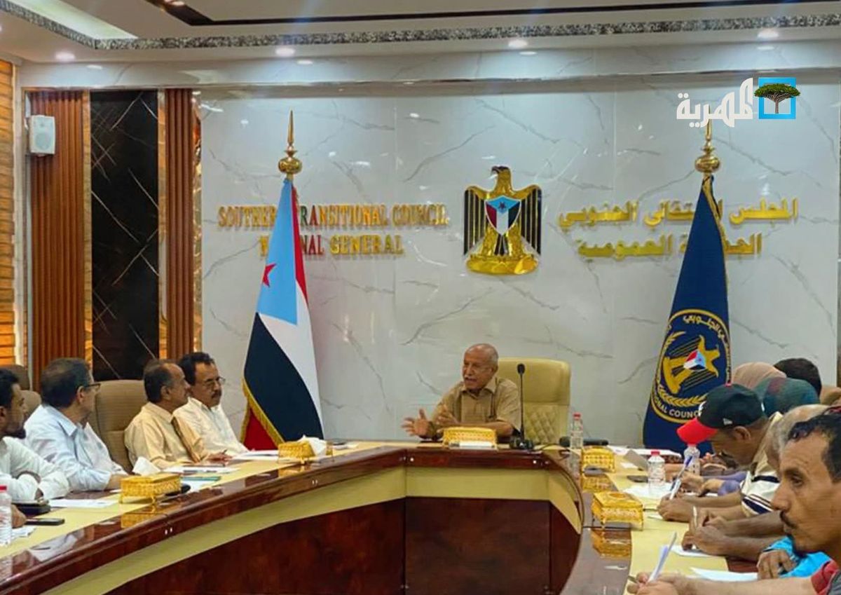الانتقالي يدشن مرحلة جديدة للتصعيد ويجدد تفويض عيدروس الزبيدي 