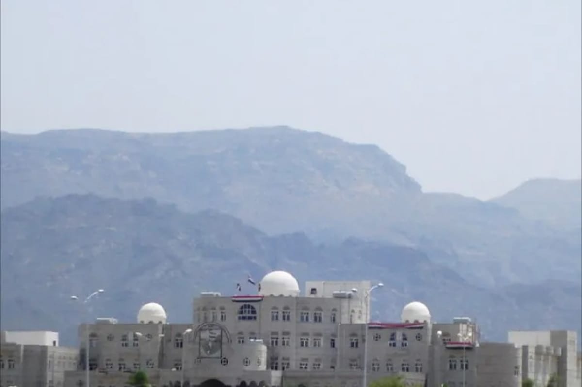 السلطة المحلية بالضالع تدين الهجوم على مبنى المحافظة