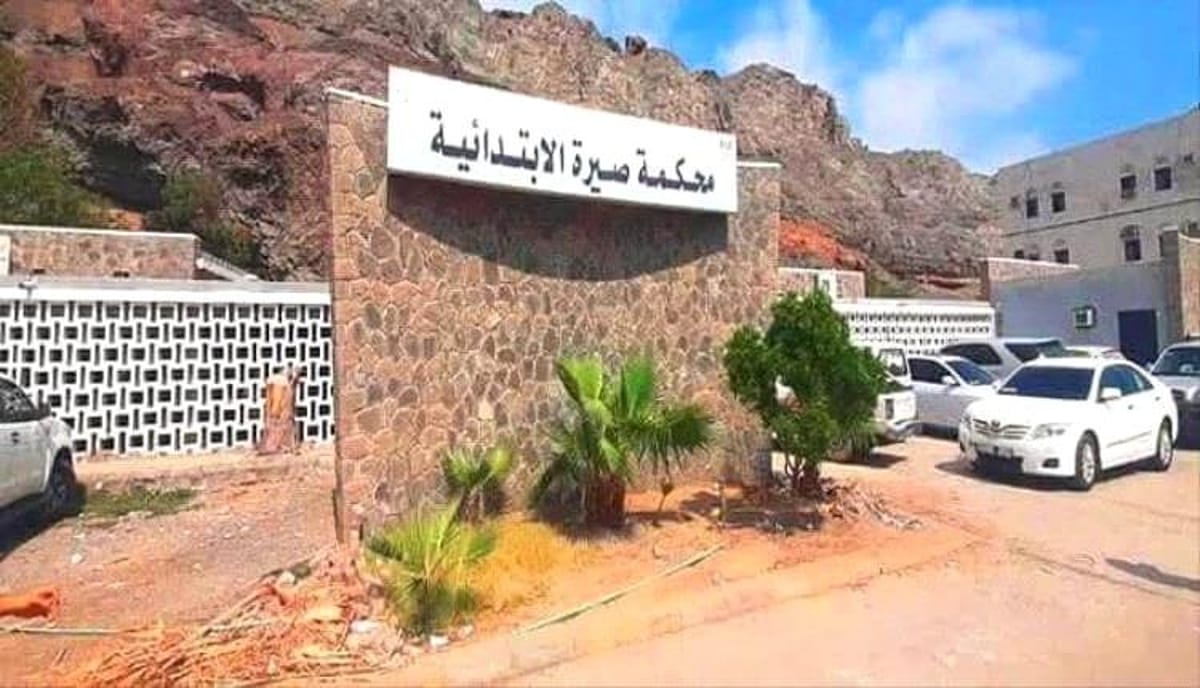 وقفة احتجاجية في عدن تطالب بالقصاص من قاتل الشاب زكريا عزيز