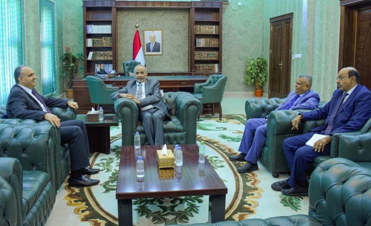 الصبيحي يشدد على معالجة التحديات الاقتصادية وانتظام صرف رواتب موظفي الدولة