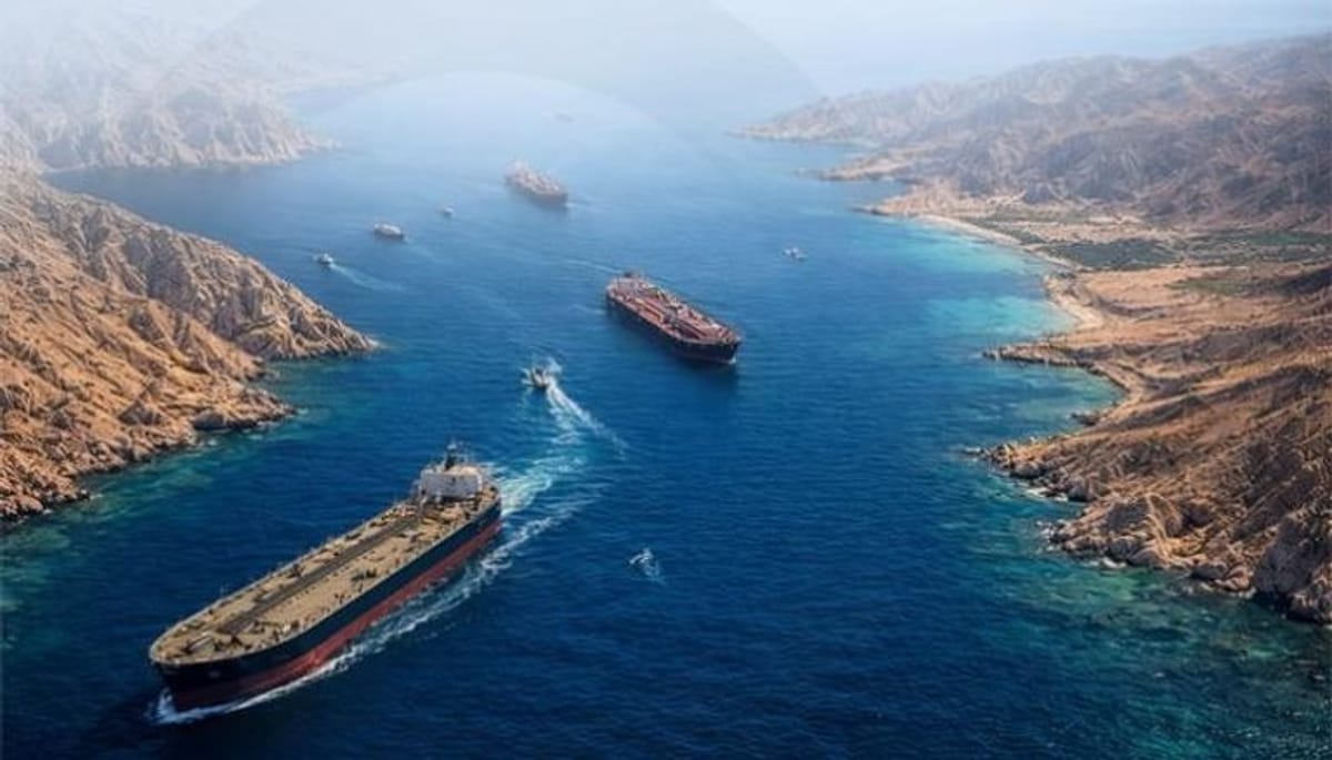 ترامب يحذّر إيران من فرض رسوم على الشحن عبر مضيق هرمز