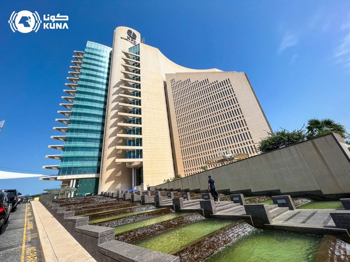 حرائق في ميناء الأحمدي بالكويت جراء استهداف مصفاة نفطية 