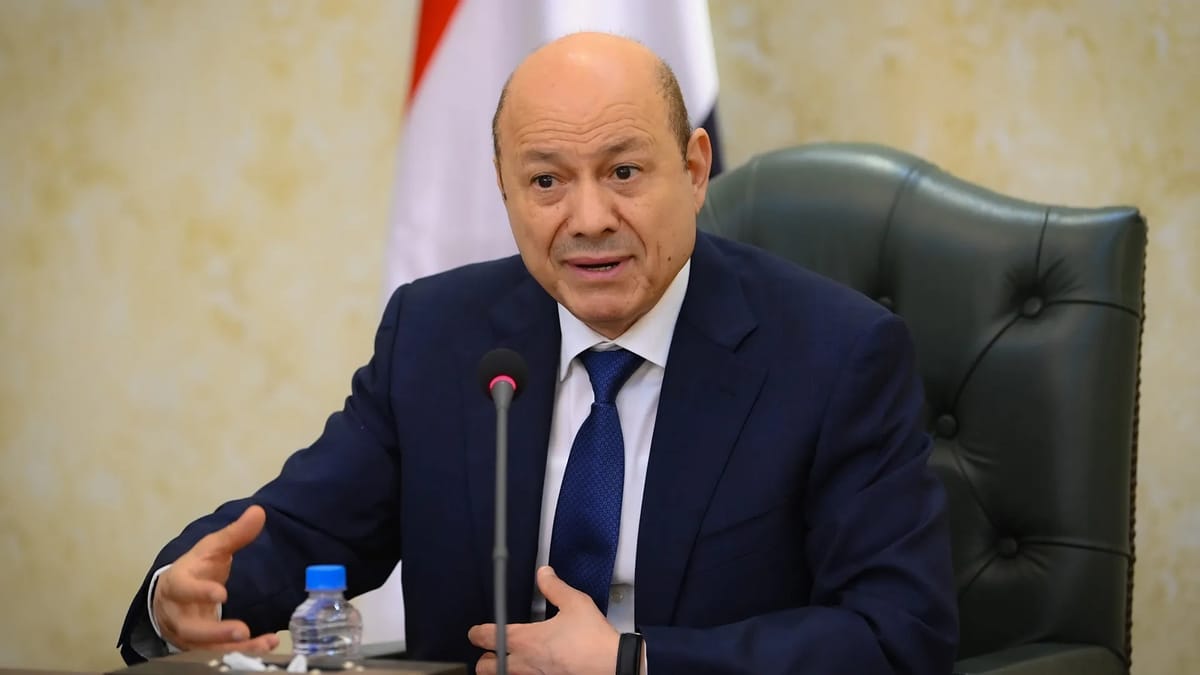 رئيس مجلس القيادة يوجه بالتحقيق في أحداث المكلا وتعويض الضحايا
