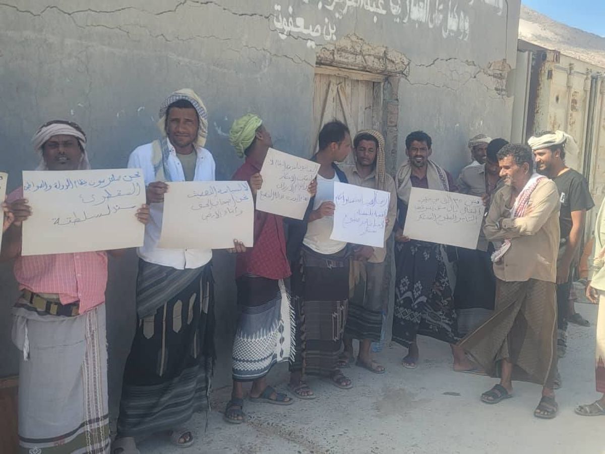 سائقو النقل في سقطرى يطالبون بإنصافهم ووقف تجاوزات تمسّ مصدر رزقهم