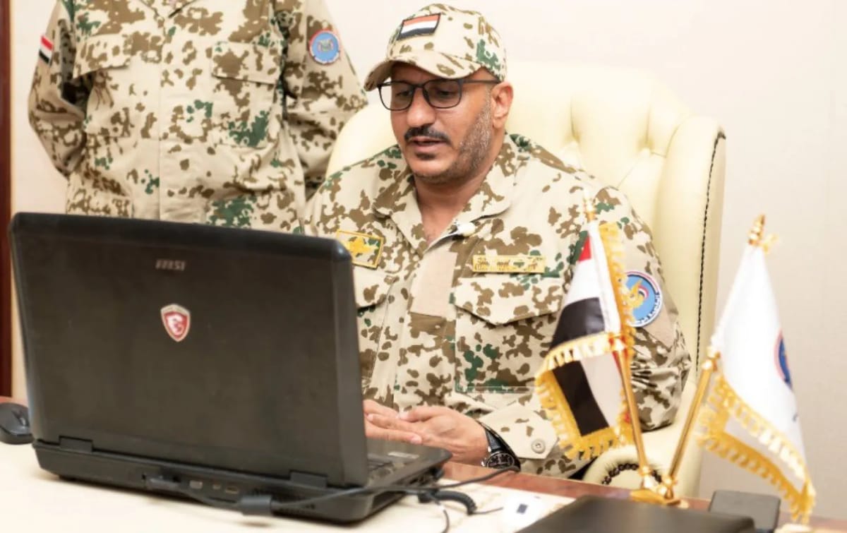 طارق صالح.. عسكري التناقضات ورجل الولاءات الثلاث 