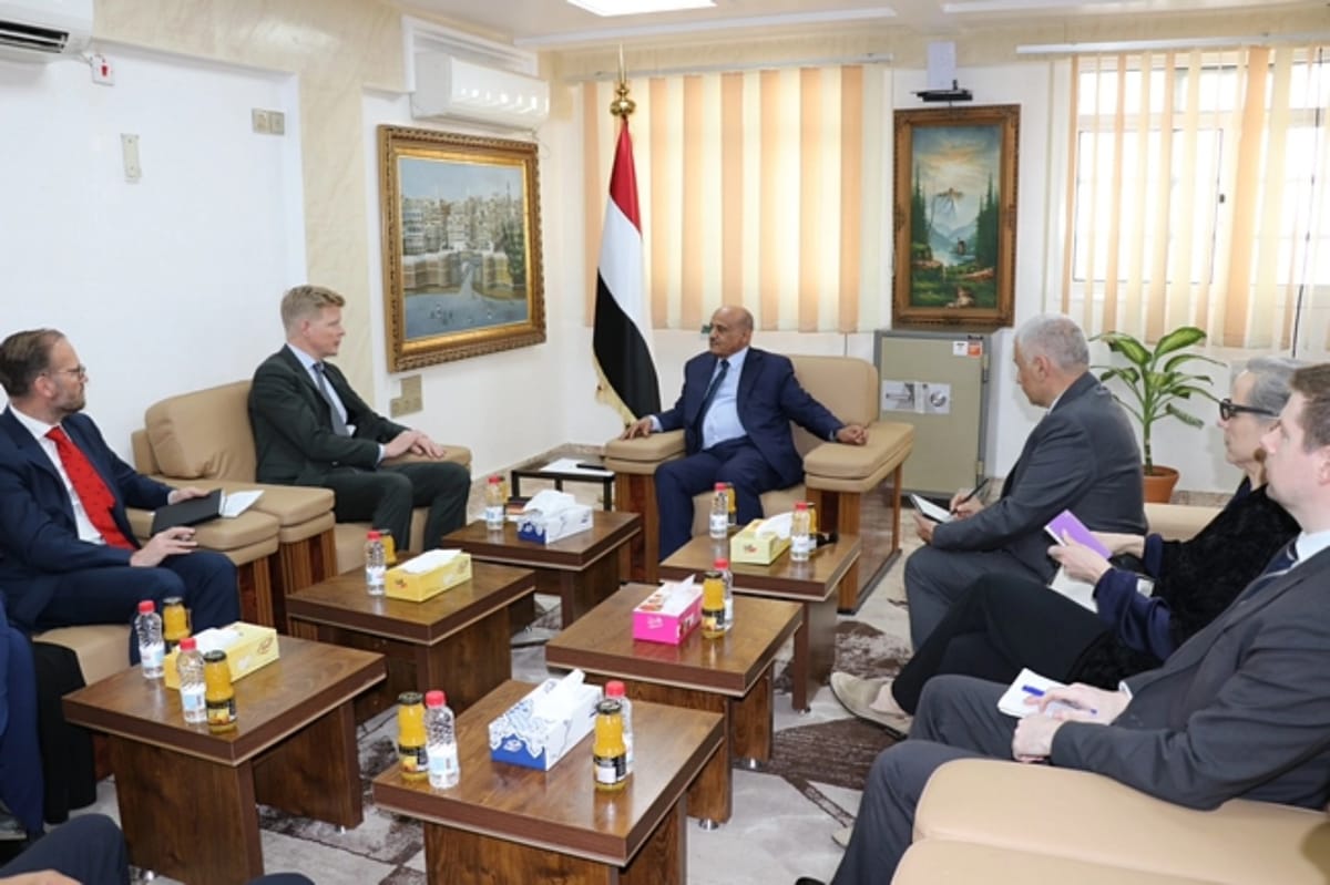 عدن.. محافظ البنك المركزي يستعرض مع غروندبرغ المستجدات الاقتصادية