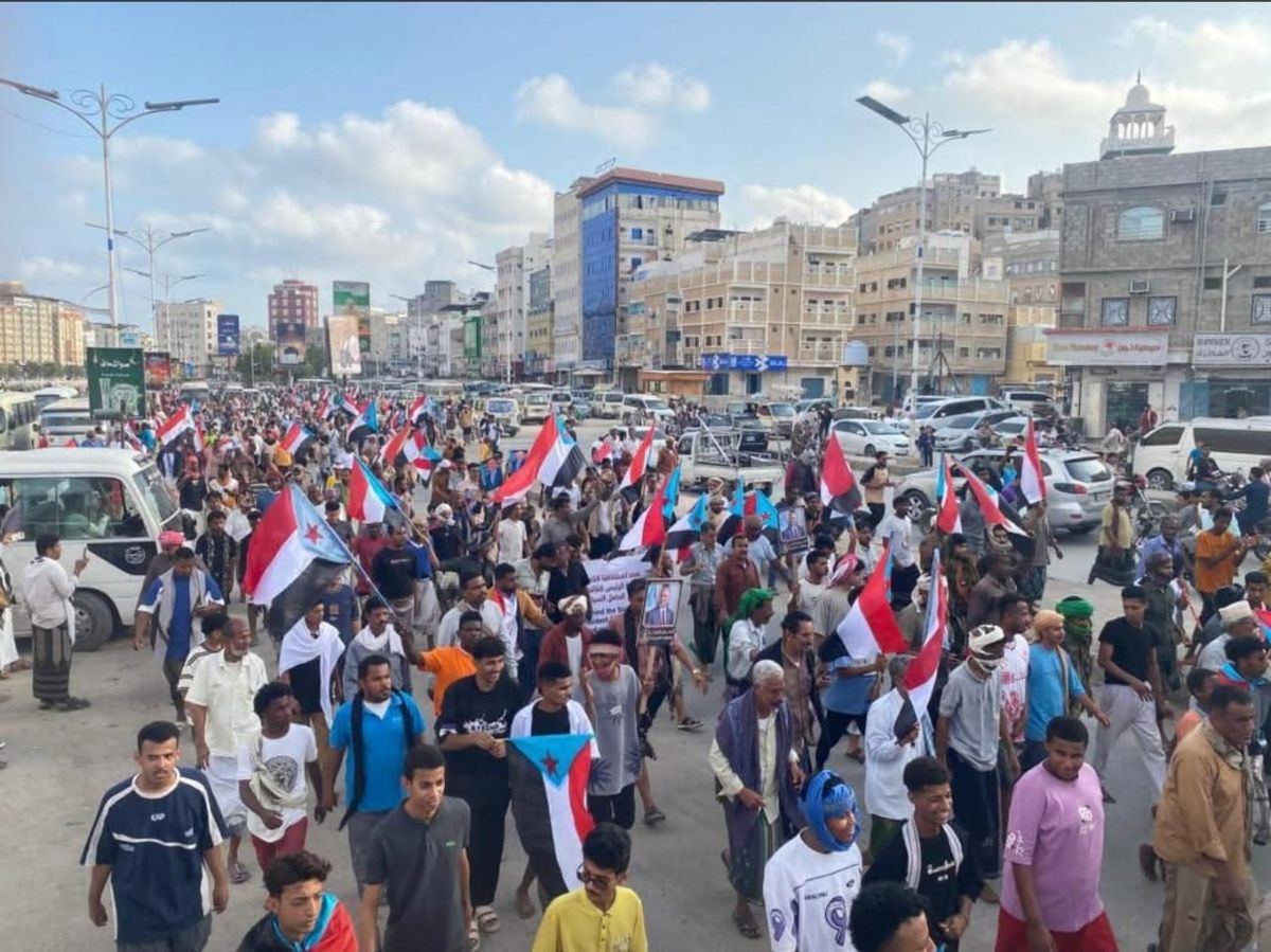 قتلى وجرحى عقب أعمال شغب في مظاهرة للانتقالي بالمكلا