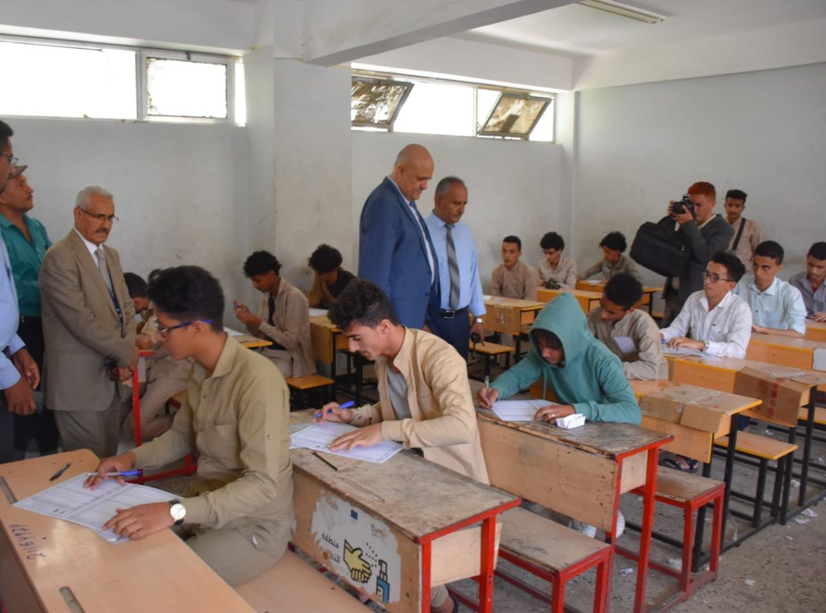 مكتب التربية بتعز يمنع حرمان الطلاب من الاختبارات بسبب الرسوم الدراسية