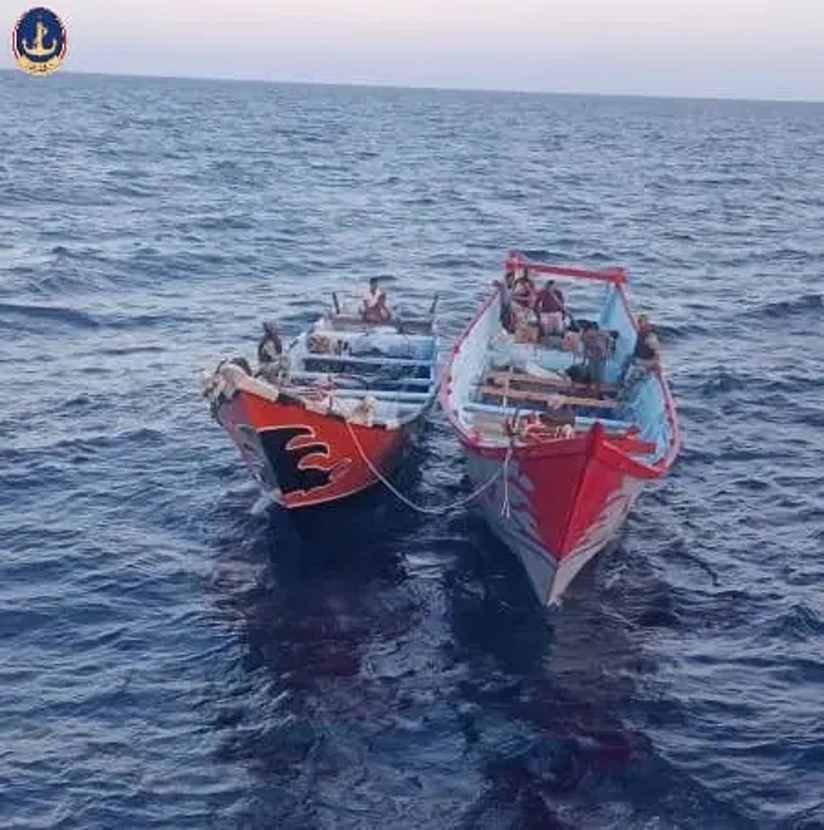 وزارة الداخلية تعلن ضبط قاربين مشتبهين بتهريب بشر وممنوعات