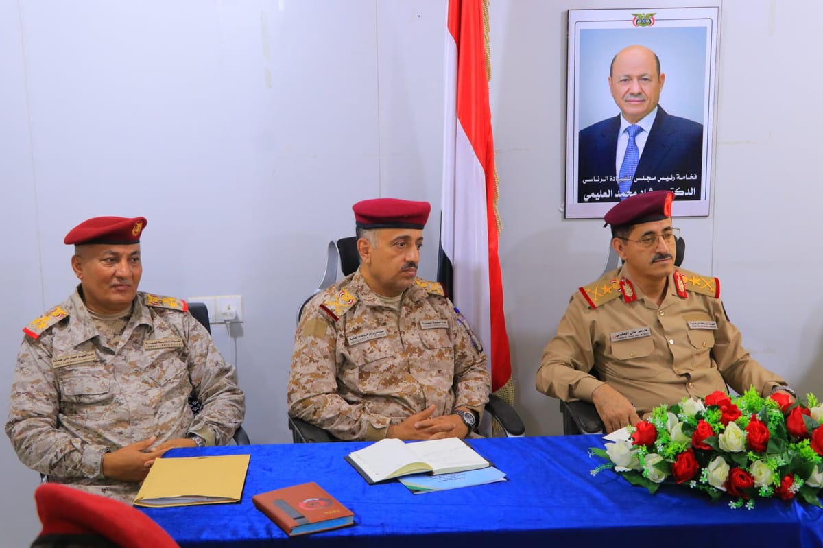 وزير الدفاع يجتمع باللجنة الطبية العسكرية ويؤكد الاهتمام بملف الجرحى