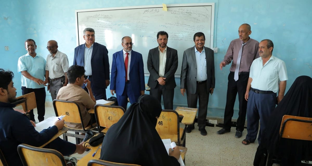 أمين عام المجلس المحلي يدشن الامتحانات النهائية بجامعة المهرة