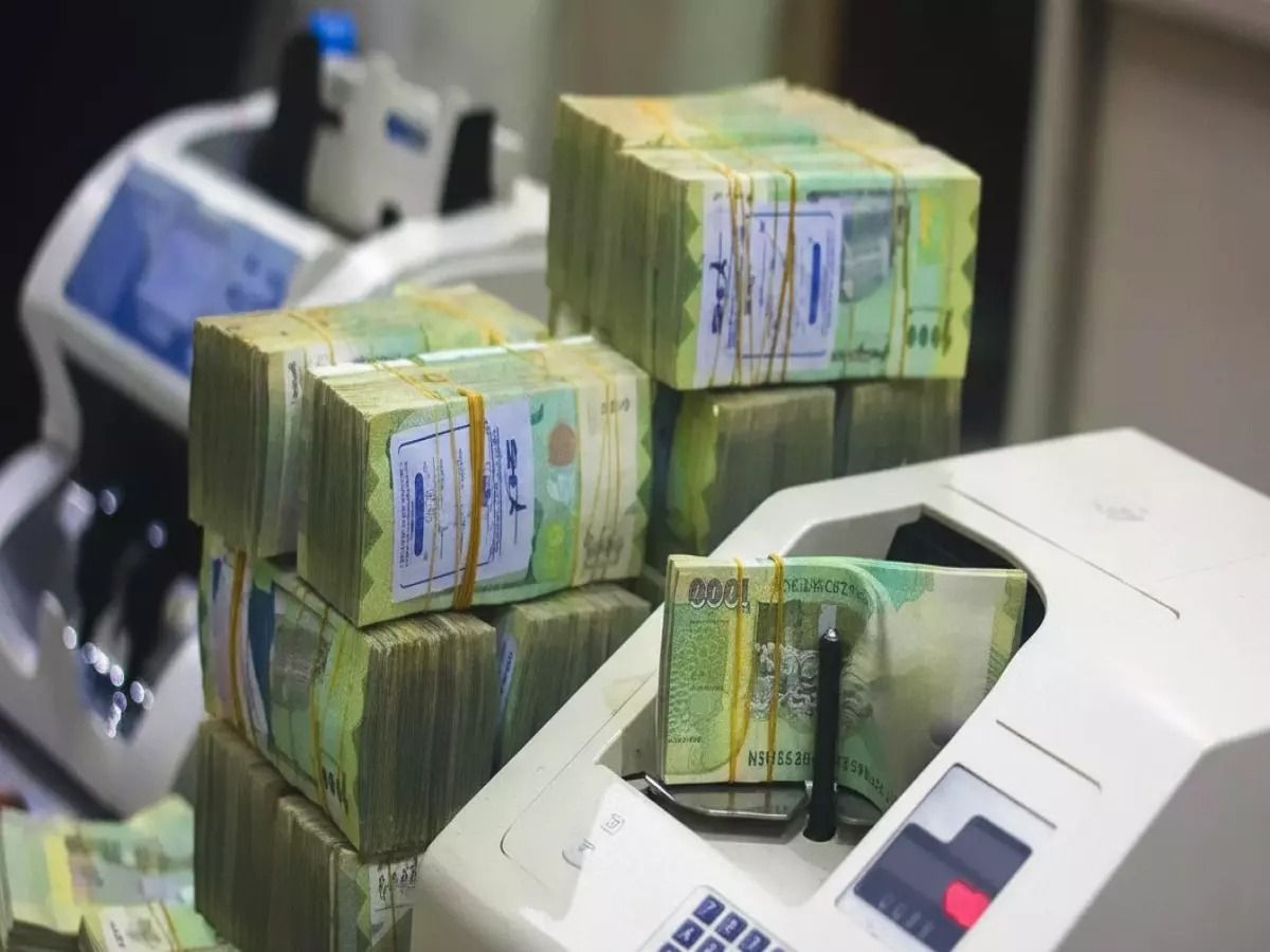 بين الترحيب والتشكيك.. ماذا تعني زيادة 20% لموظفي الدولة في اليمن؟