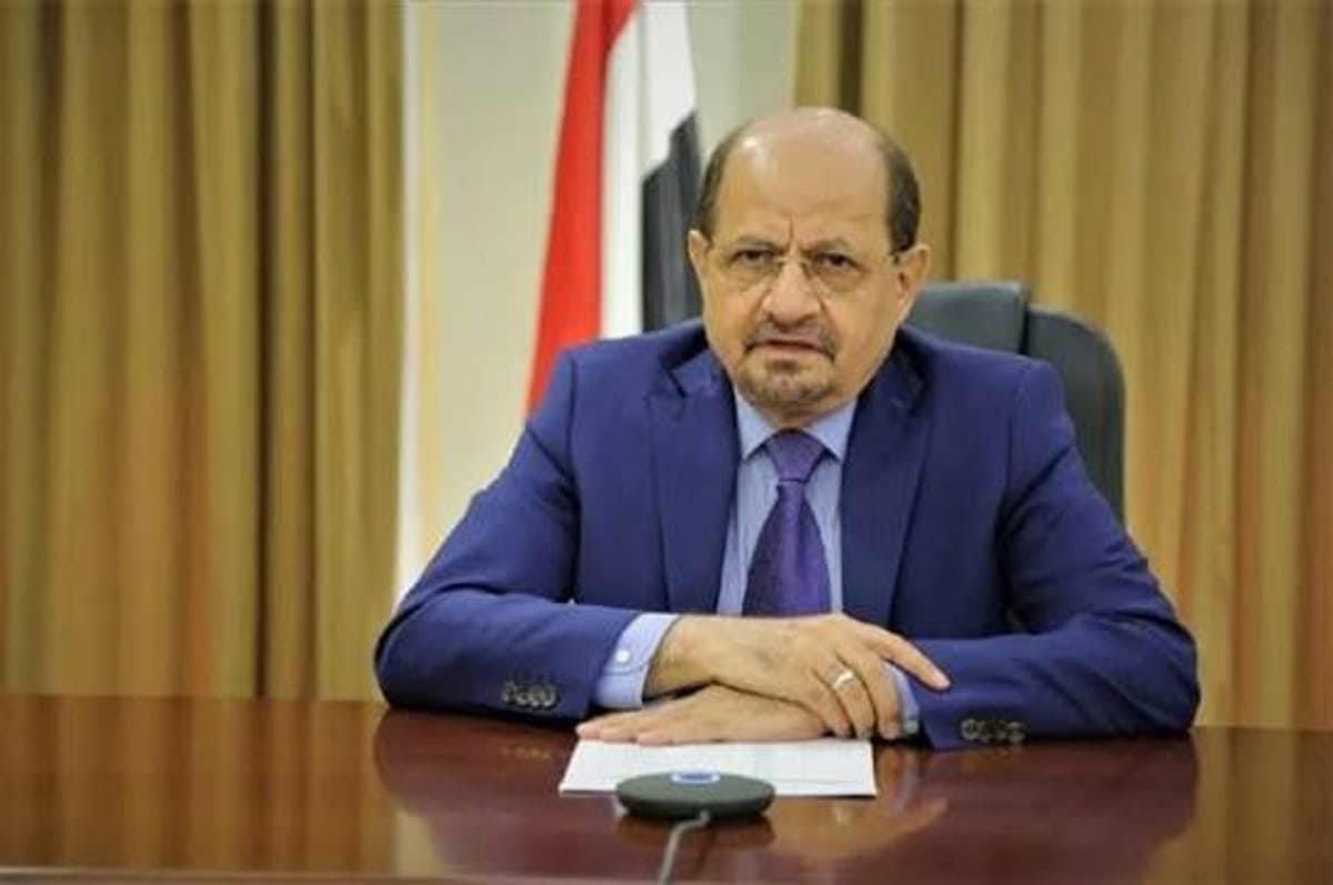 رئيس الوزراء يوجه بتسخير كافة الإمكانات لكشف ملابسات اغتيال وسام قائد في عدن