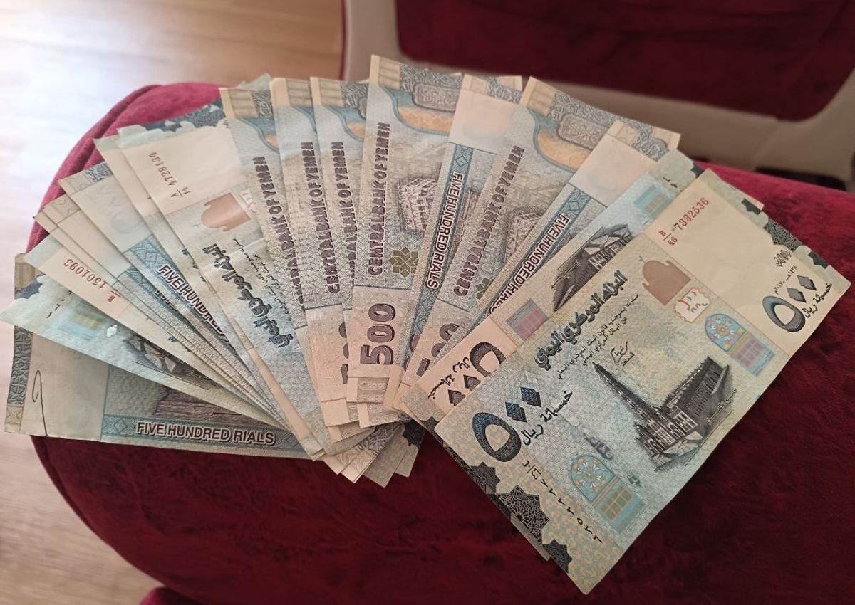 أسعار صرف الدولار والريال السعودي مقابل الريال اليمني في صنعاء وعدن 