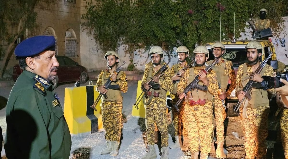مدير عام شرطة مارب يتفقد نقاط التفتيش والدوريات الأمنية المتحركة في المدينة