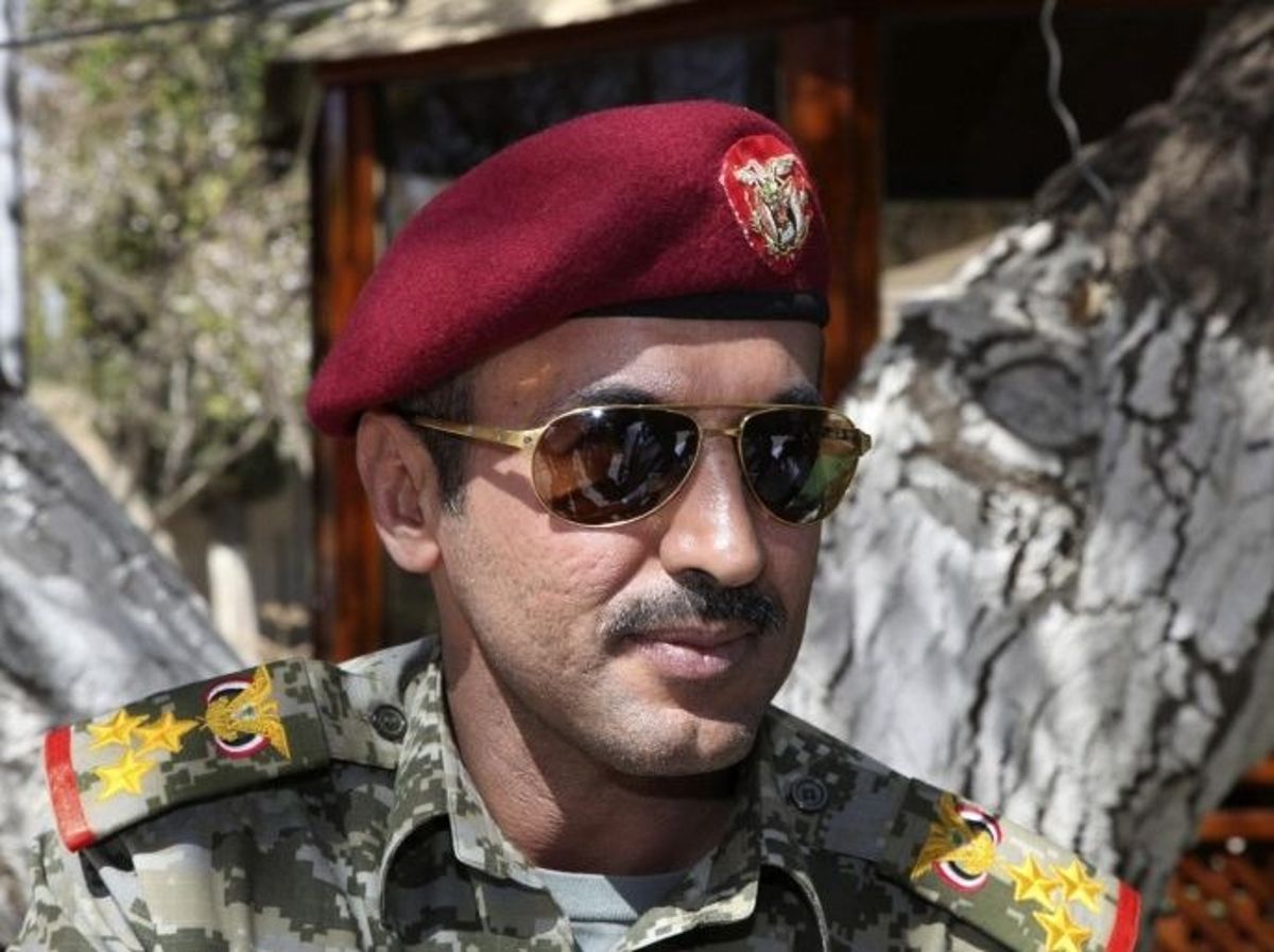 أحمد علي صالح ينتقد إدارة الدولة من الخارج ويدعو لنقل مؤسساتها إلى الداخل