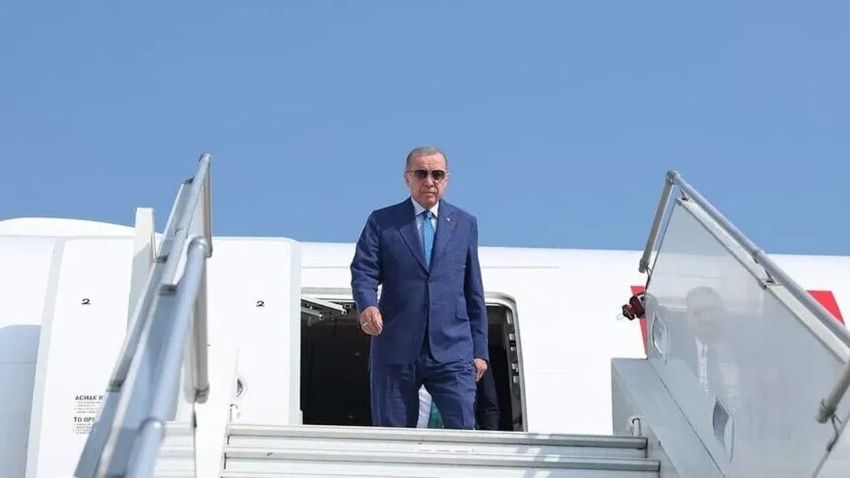 أردوغان يصل جدة للقاء ولي العهد السعودي ورئيس الوزراء الباكستاني