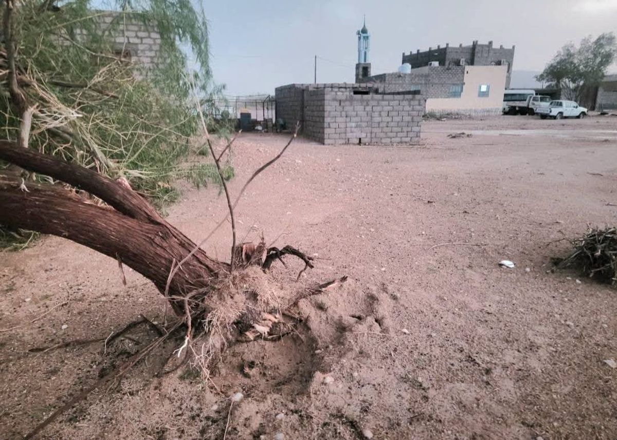 أضرار واسعة في شبكة الكهرباء وممتلكات المواطنين جراء أمطار غزيرة بحضرموت 