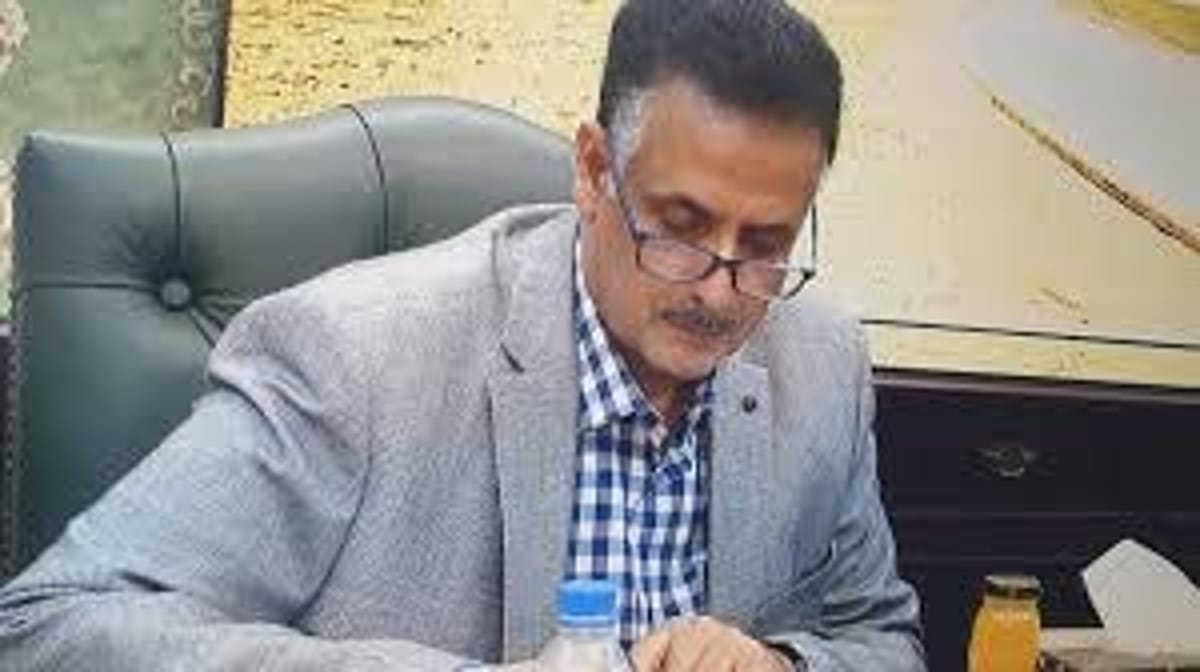 أنباء عن استقالة مدير مكتب رئيس مجلس القيادة وسط ترقب تغييرات جديدة