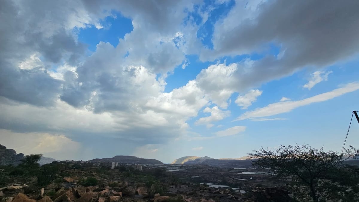 الأرصاد يحذر من أمطار رعدية ورياح شديدة وبَرَد على عدة محافظات يمنية