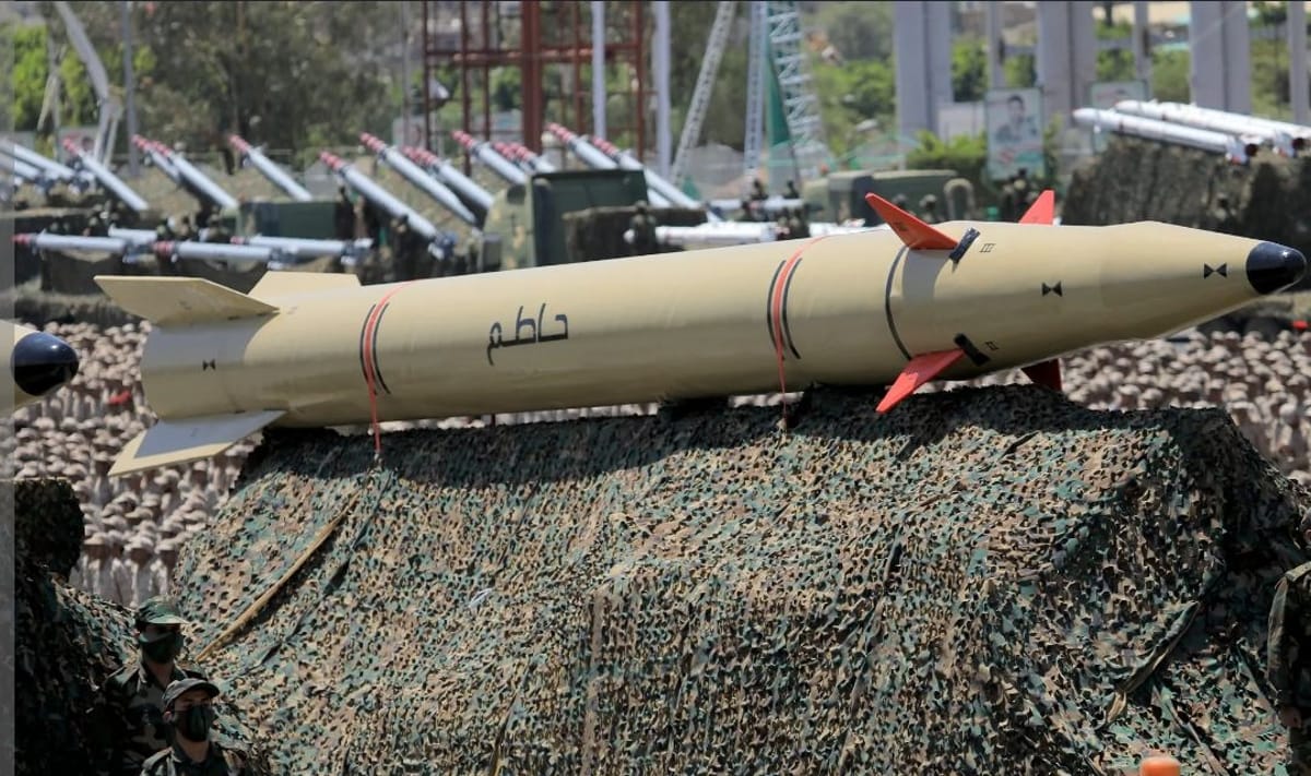 الحوثيون يطلقون صاروخين باليستيين تجاه المخا والبحر الأحمر 