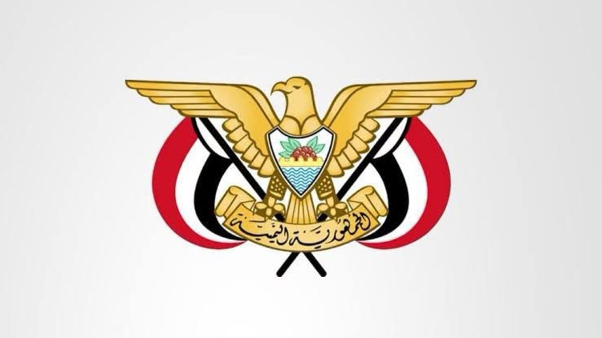 العليمي يصدر قرارات بتعيينات جديدة في القوات الجوية وجهاز أمن الدولة