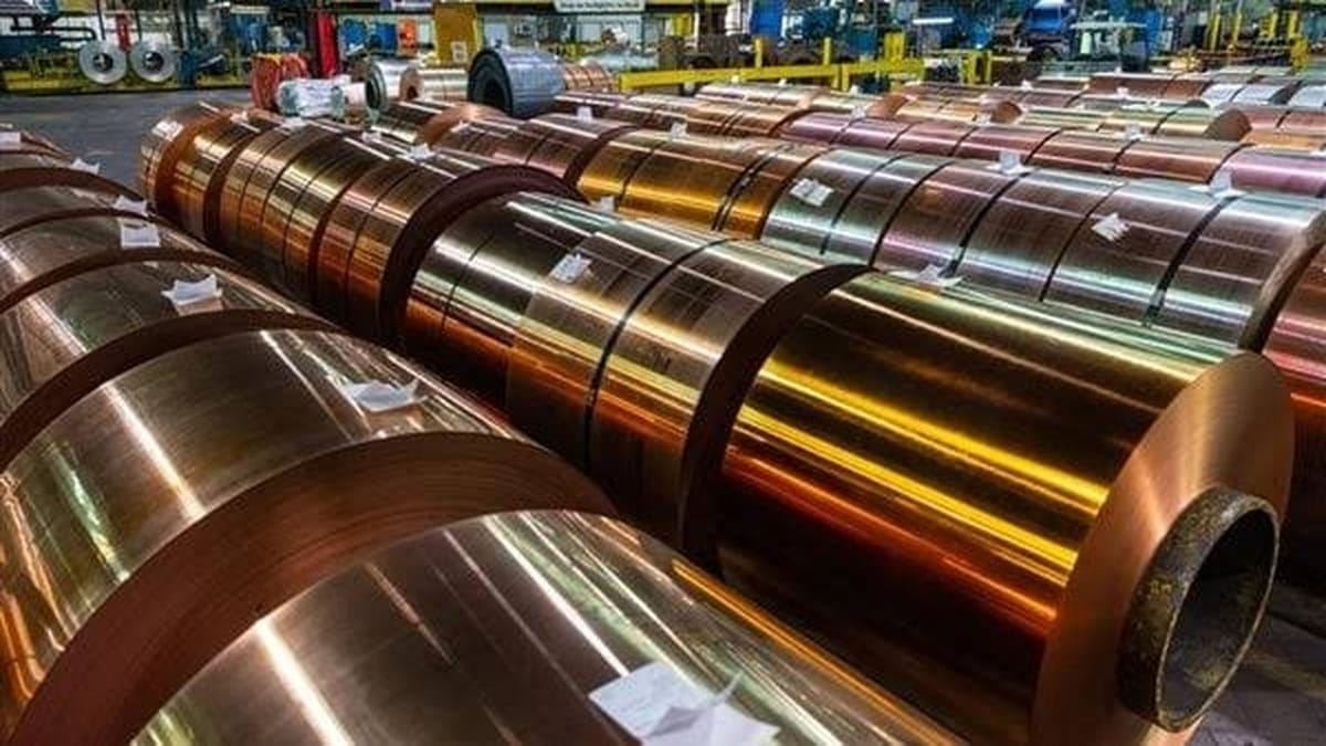 النحاس يحافظ على مستوياته فوق 14 ألف دولار للطن