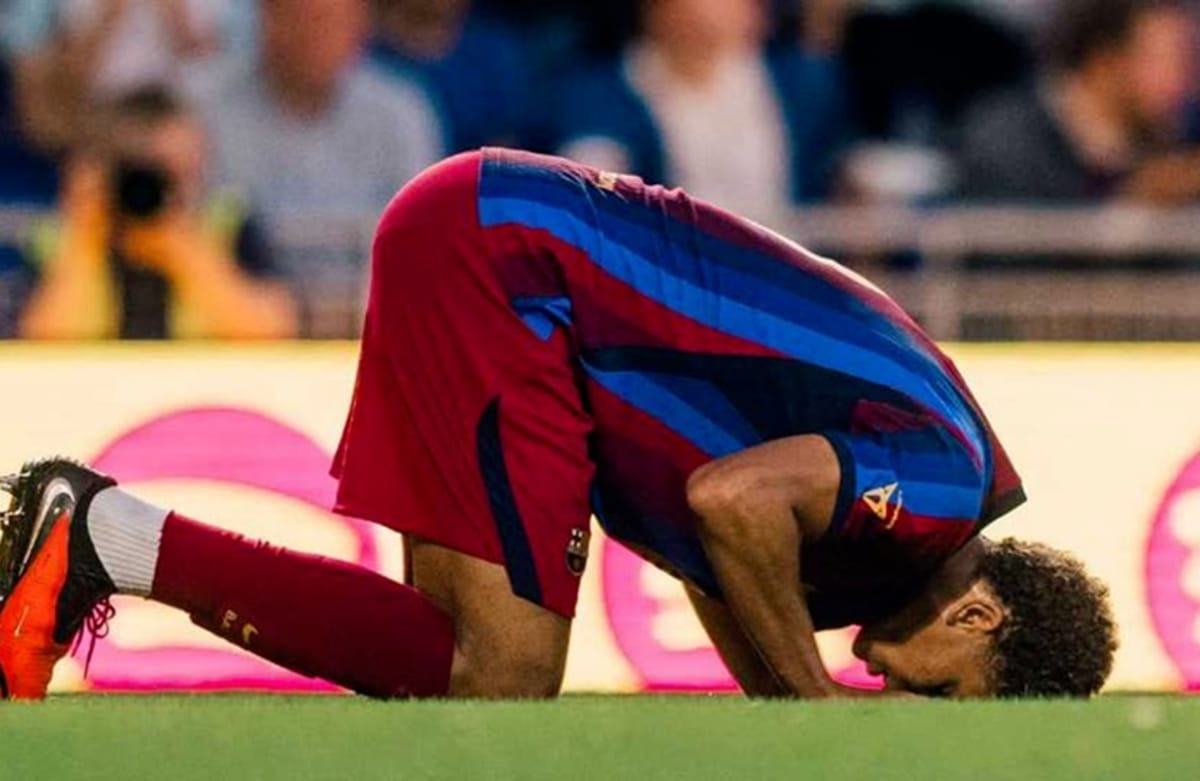 برشلونة يحتفي بأداء المصري حمزة عبد الكريم بعد تسجيله ثنائية في مباراة ودية مع برمنغهام