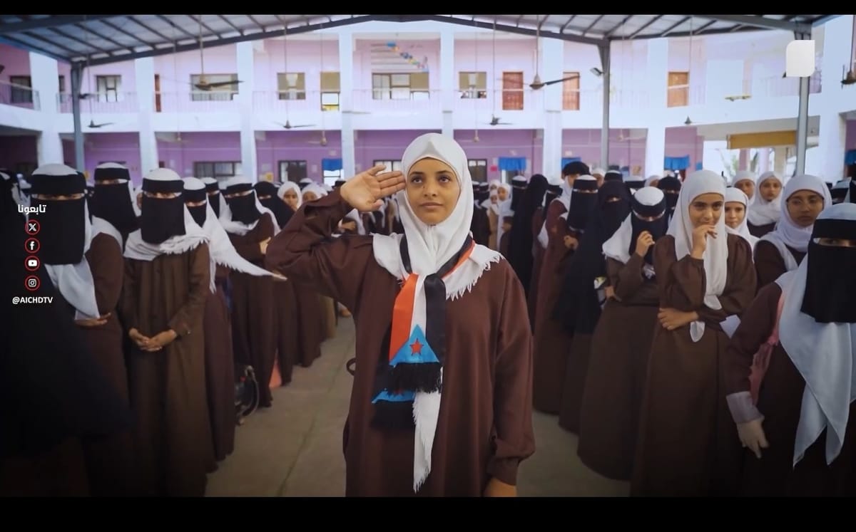 بعد تراجع نفوذه.. هل تمثل مدارس عدن محاولة يائسة للانتقالي لإحياء مشروع الانفصال؟