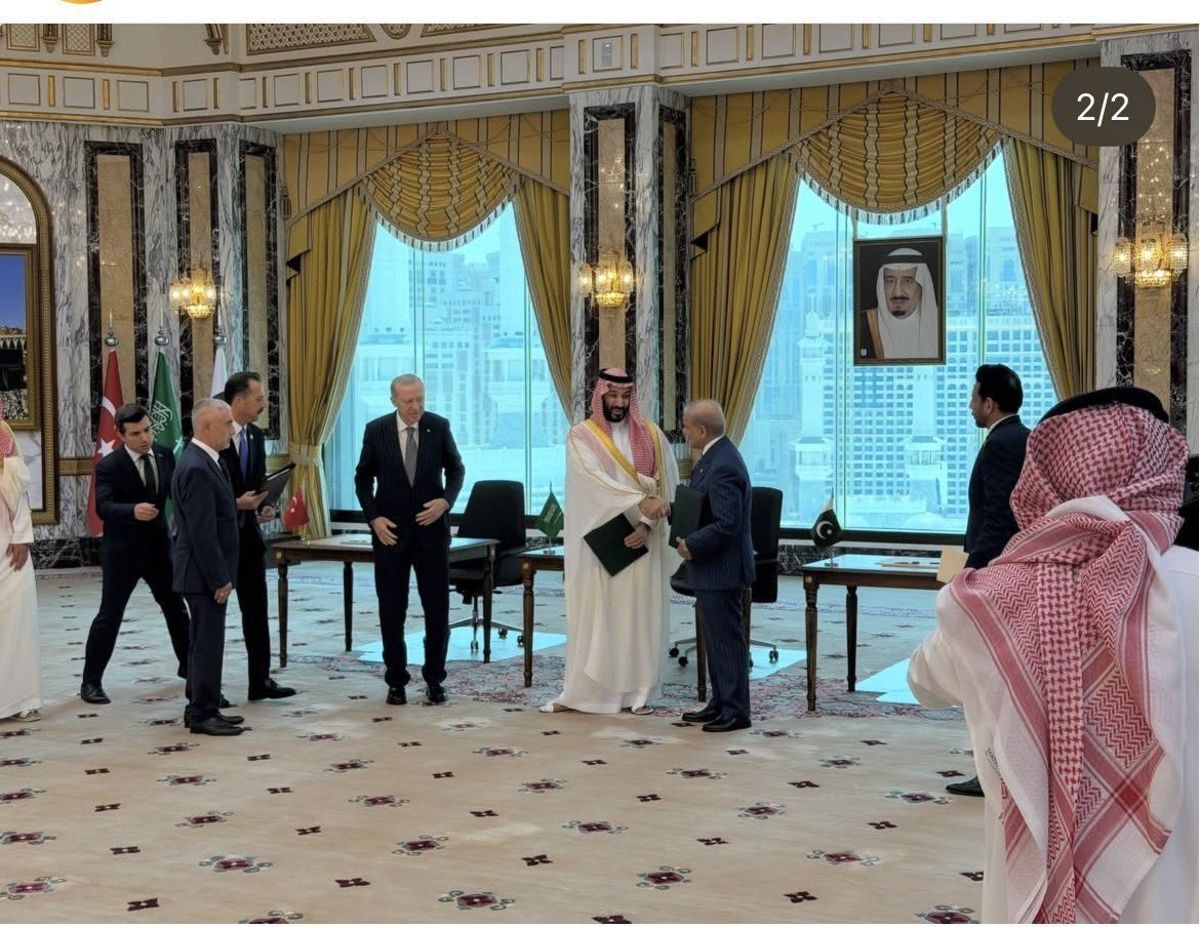 تزامنا مع تطورات اليمن.. السعودية توقع اتفاقية دفاع مشترك مع تركيا وباكستان