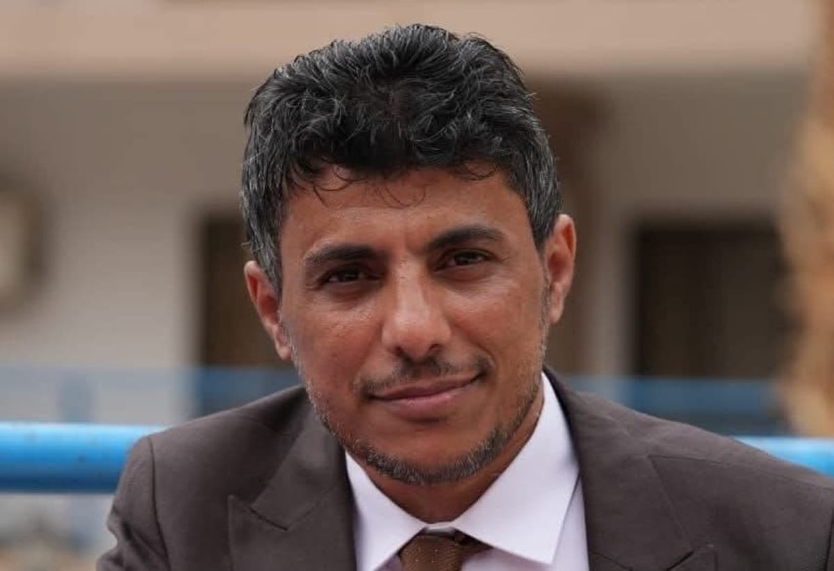 صحفي يمني يتهم مدرب نادي السد بمأرب بالاعتداء عليه على خلفية منشور