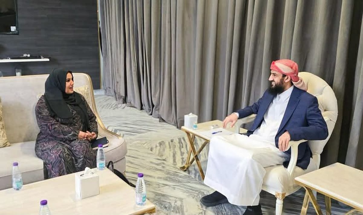على وقع هجوم الحوثيين.. تحركات الحكومة تحت المجهر وانتقادات لغياب أولوية المعركة في بعض اللقاءات