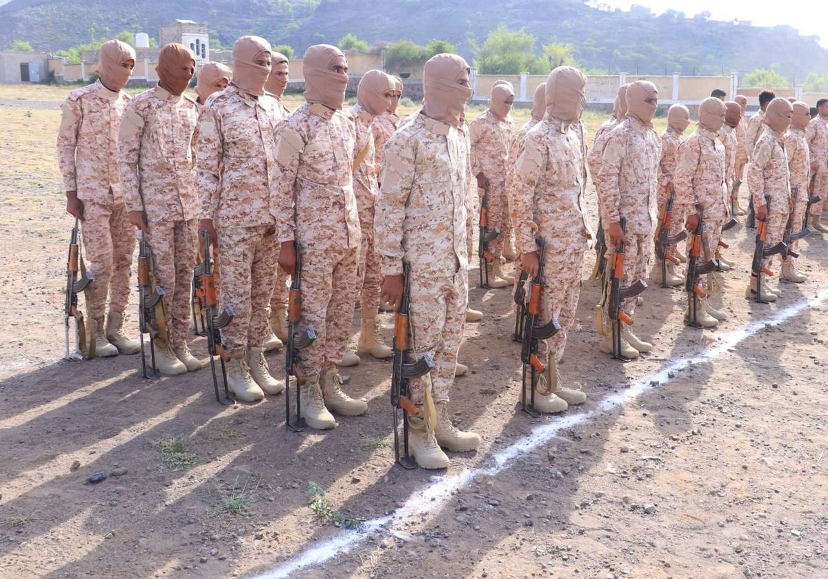 قصف مدفعي متبادل بين القوات الحكومية والحوثيين في جبهة الصلو بتعز