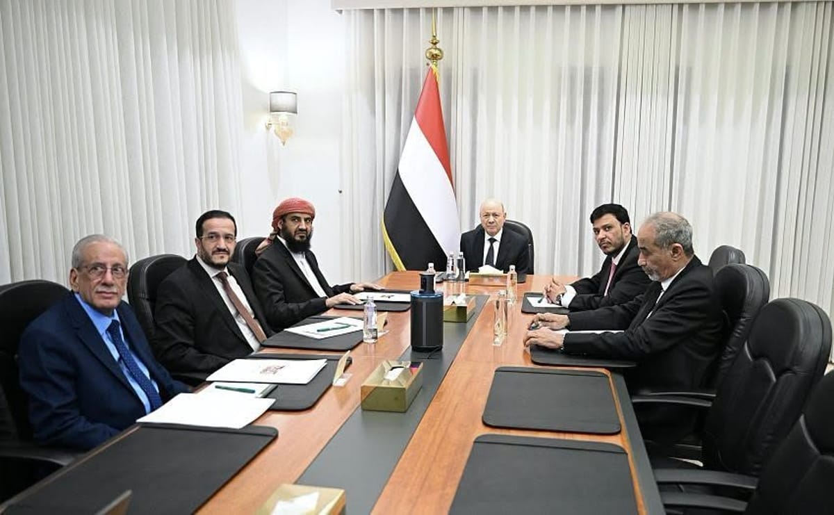 مجلس القيادة يؤكد تماسكه ووحدة قراره ويشيد بأداء الحكومة