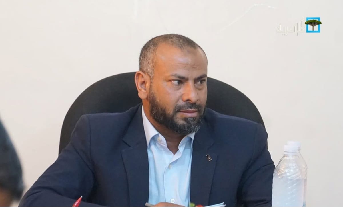 محافظ الضالع يوقف 10 مسؤولين ويحيلهم إلى النيابة العامة للتحقيق