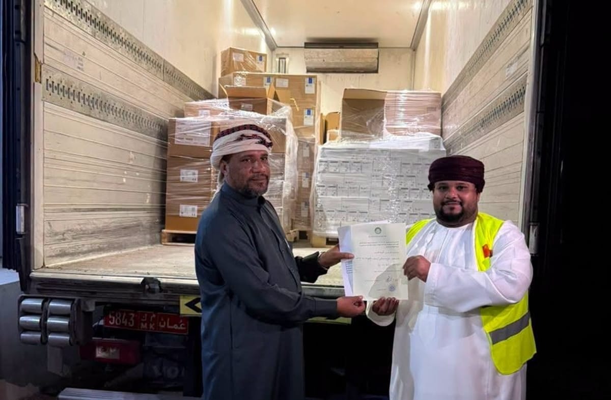 مساعدات دوائية عُمانية تصل إلى مستشفى السلطان هيثم بن طارق في حوف بالمهرة