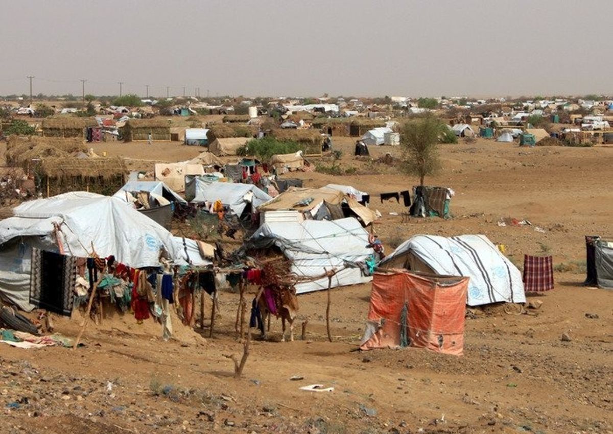 مقتل شخصين وإصابة آخرين بانفجار قنبلة في مخيم بمحافظة حجة