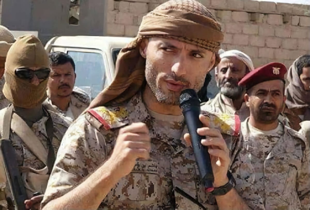 هاشم الأحمر يعود إلى الواجهة.. من قيادة جبهات الحوثيين إلى مستشار للقائد الأعلى برتبة فريق
