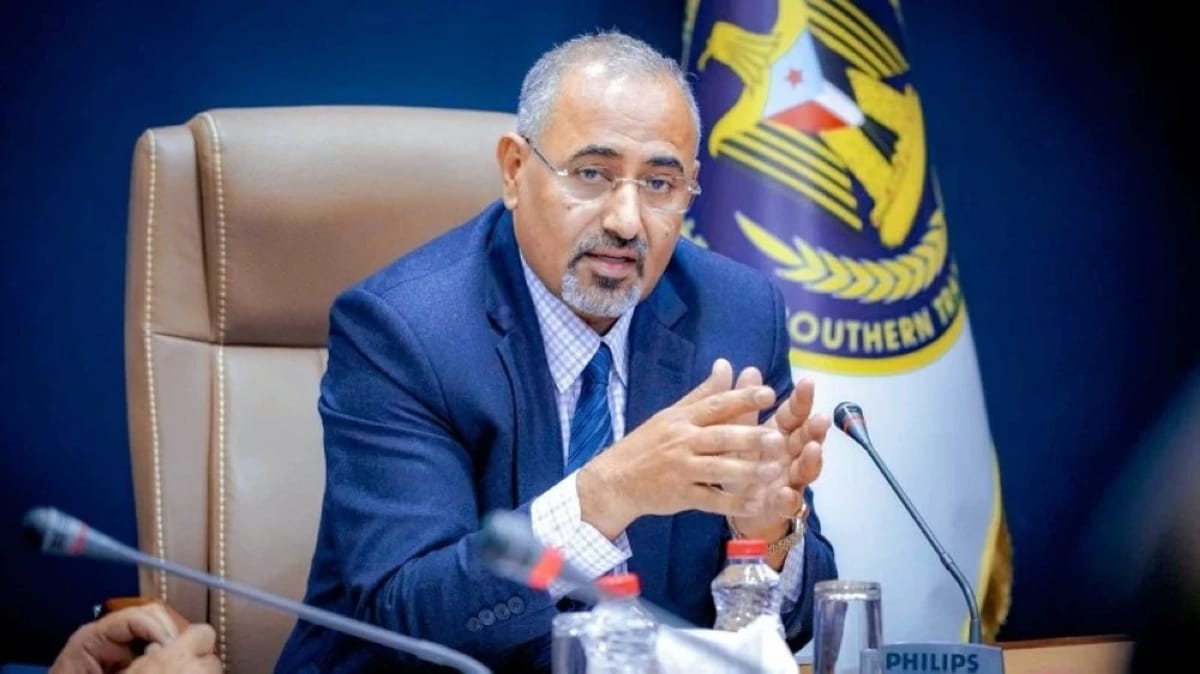 تقرير: الزبيدي استخدم نفوذه للاستيلاء على 9587 متراً مربعاً من أراضي الدولة في عدن
