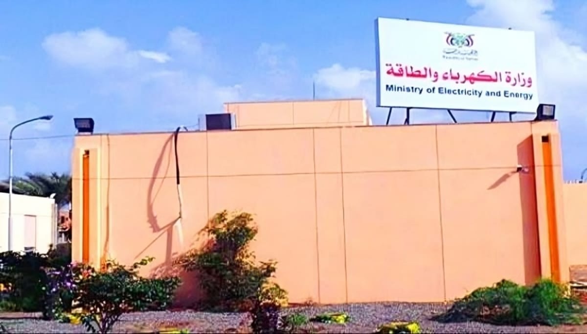 وزارة الكهرباء تدين استهداف خطوط نقل الطاقة في مأرب وتحذر من تداعيات التخريب