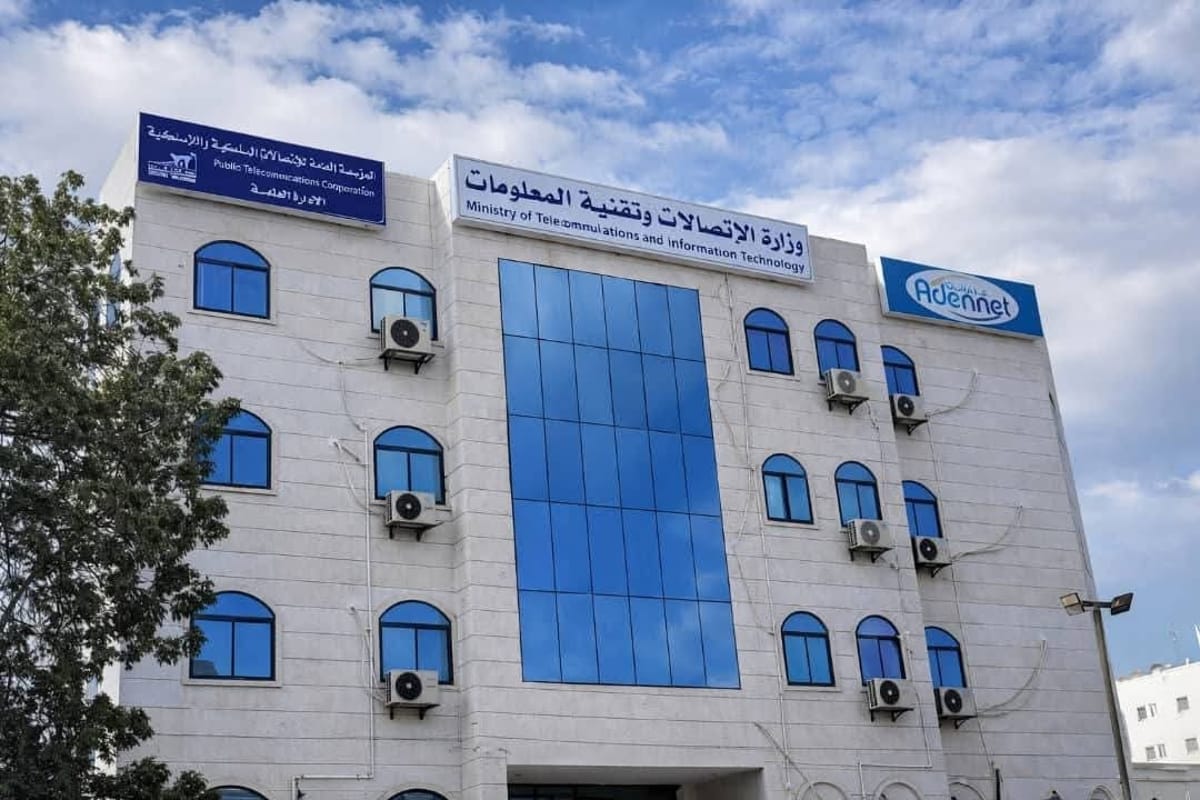 وزير الاتصالات يوجه بتعزيز الشبكات البديلة في المناطق المحررة
